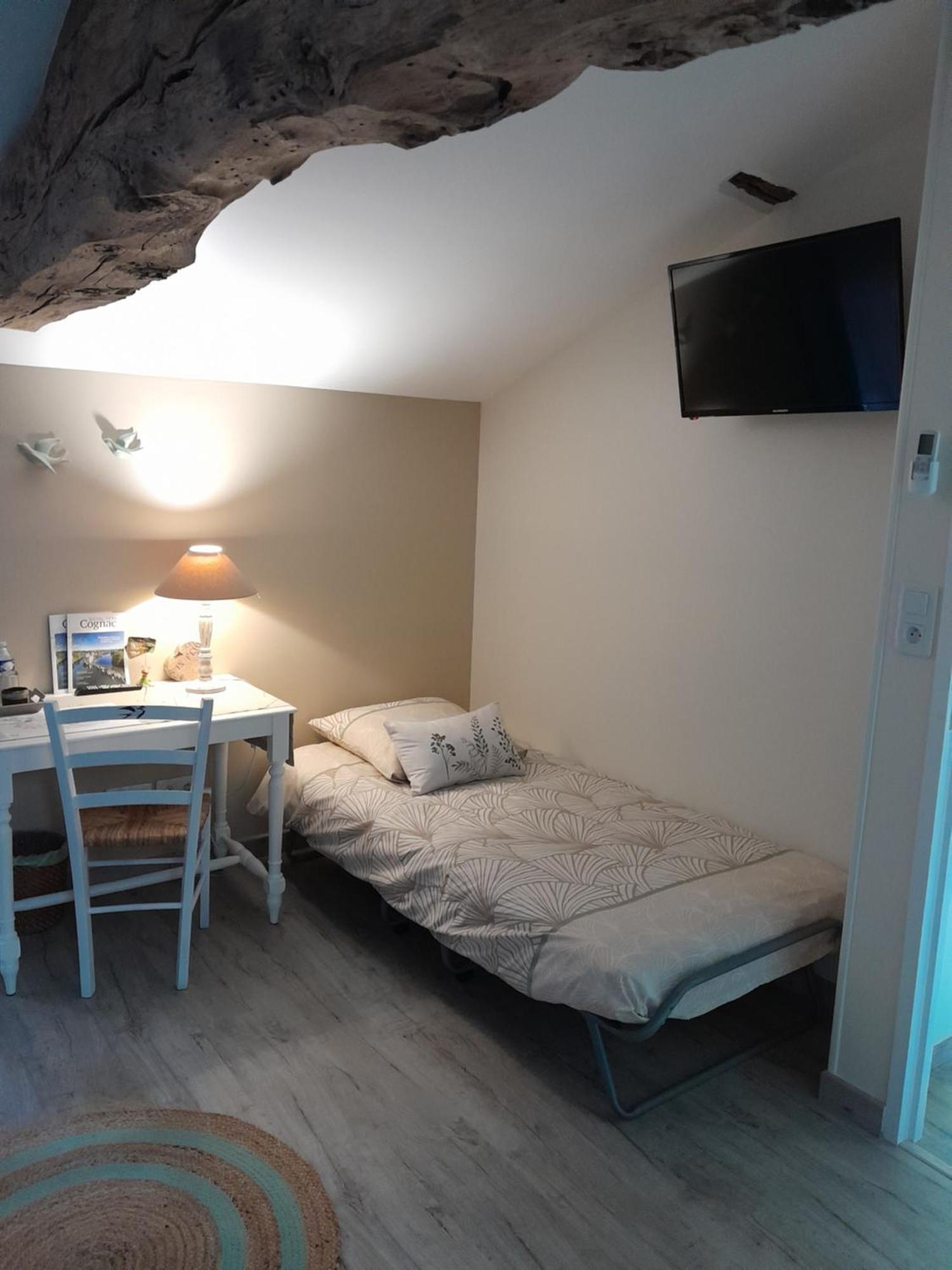 La Douce Charentaise Bed & Breakfast Mérignac Exterior photo